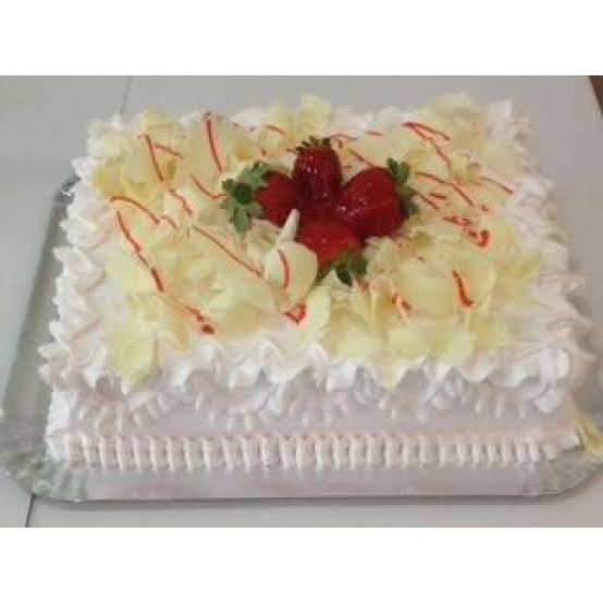 Bolo com chantilly com raspas de chocolate